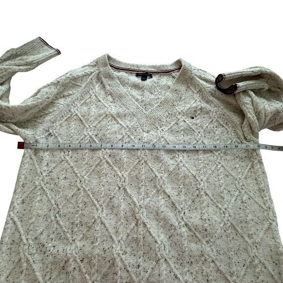 Tommy Hilfiger V-neck Long Sleeve Sweater size Large - Picture 4 of 6